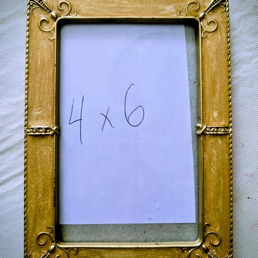 Elegant Gold Photo Frame 4x6 Inch Likr New